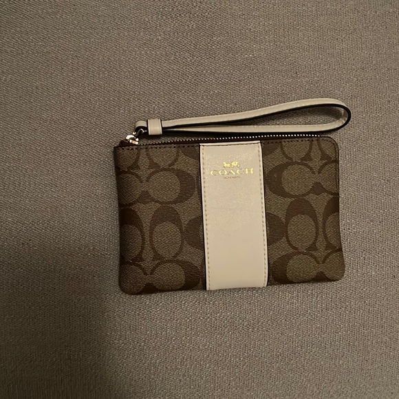 Coach Handbags - Coach wristlet wallet
